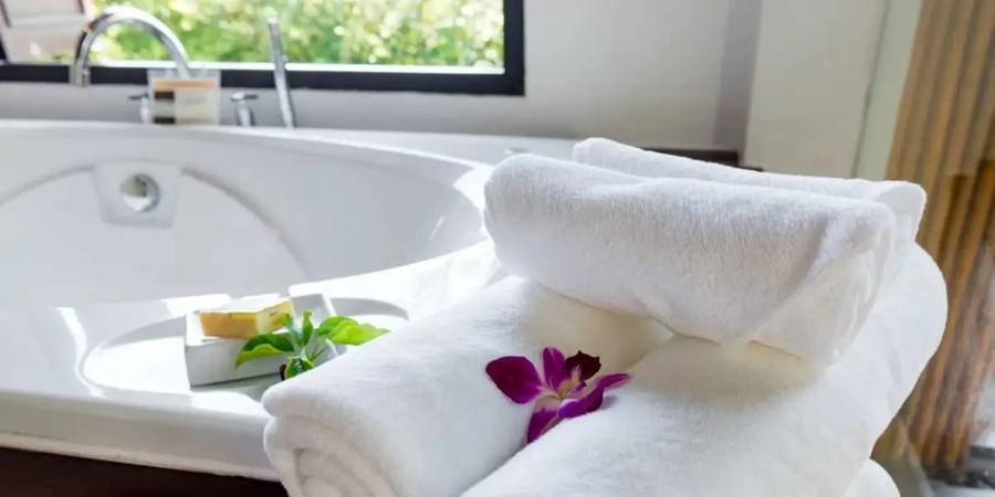 Fresh clean white spa towels and linens from our Orlando and Kissimmee laundry service